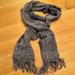 Madewell Plaid Wool Scarf - Gray and Black Houndstooth